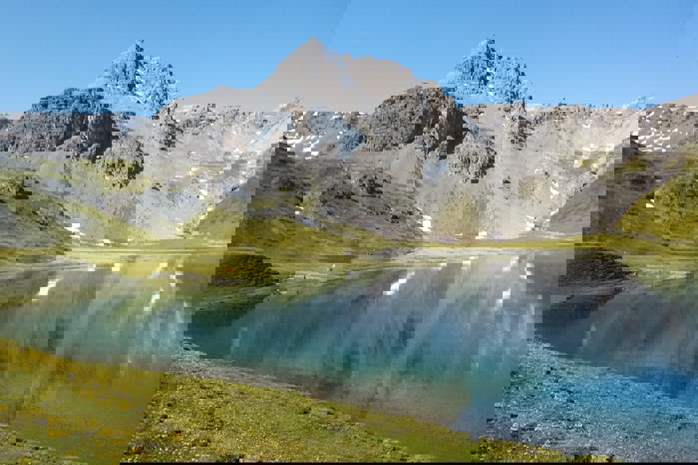 In der Val Müstair lassen sich die unterschiedlichsten Lebensräume entdecken: hier der Bergsee Lai da Rims. © Beat Wartmann