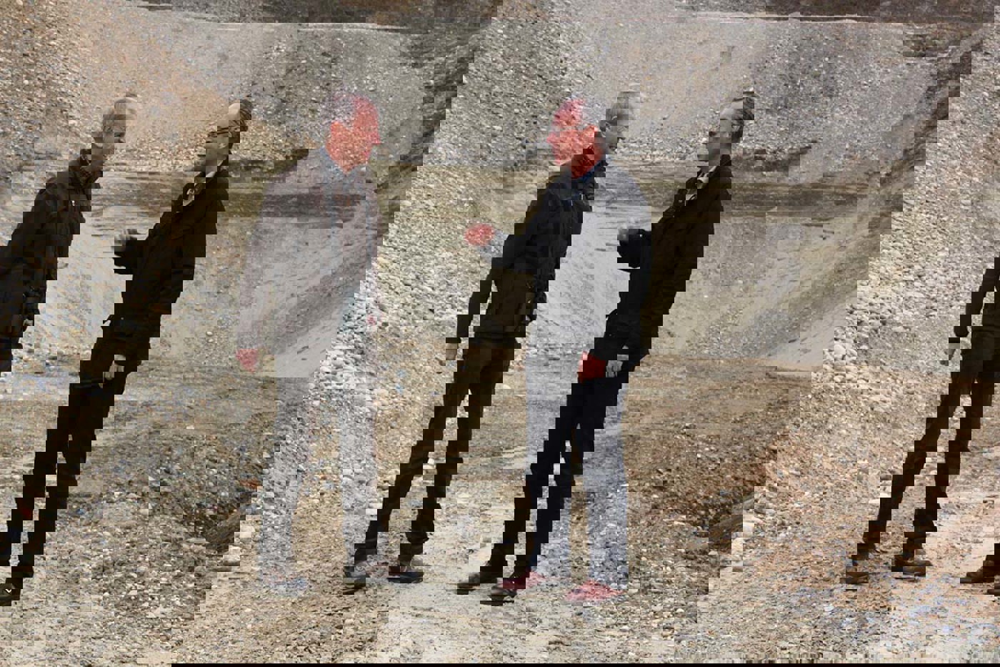 Im Dialog in der Kiesgrube: Beat Rüegger (links), Präsident des NV Rothrist, und Roland Hallwyler, Mitinhaber des Bauunternehmens Gebrüder Hallwyler AG, der zu einem verlässlichen Partner des Vereins geworden ist. © SVS