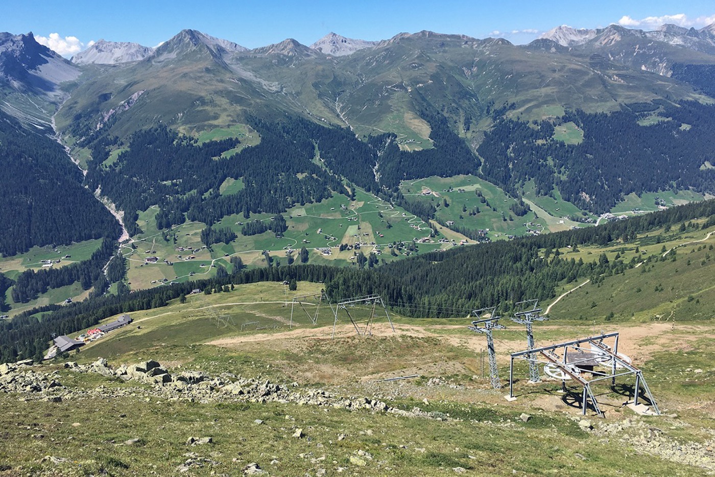 Mit Subventionen finanziert: Tourismus-Infrastrukturen. Um die dadurch angerichteten Schäden an der Biodiversität zu beheben, steht nur ein Bruchteil der Mittel zur Verfügung. © Lena Gubler